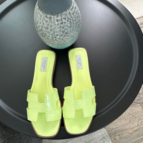 NEW! Croc Embossed Sandals (Size 9) - Picture 1 of 3
